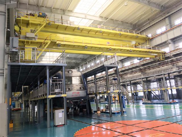 新型電動吊鉤橋式起重（chóng）機